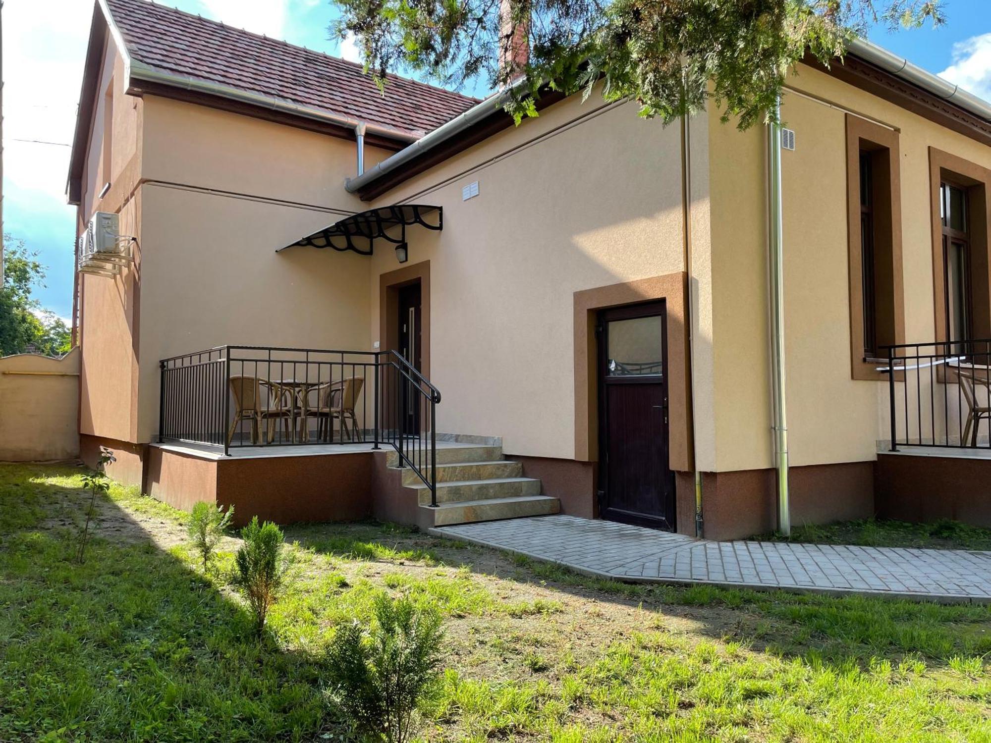Kovacs Apartmanhaz Кишкунхалаш Стая снимка