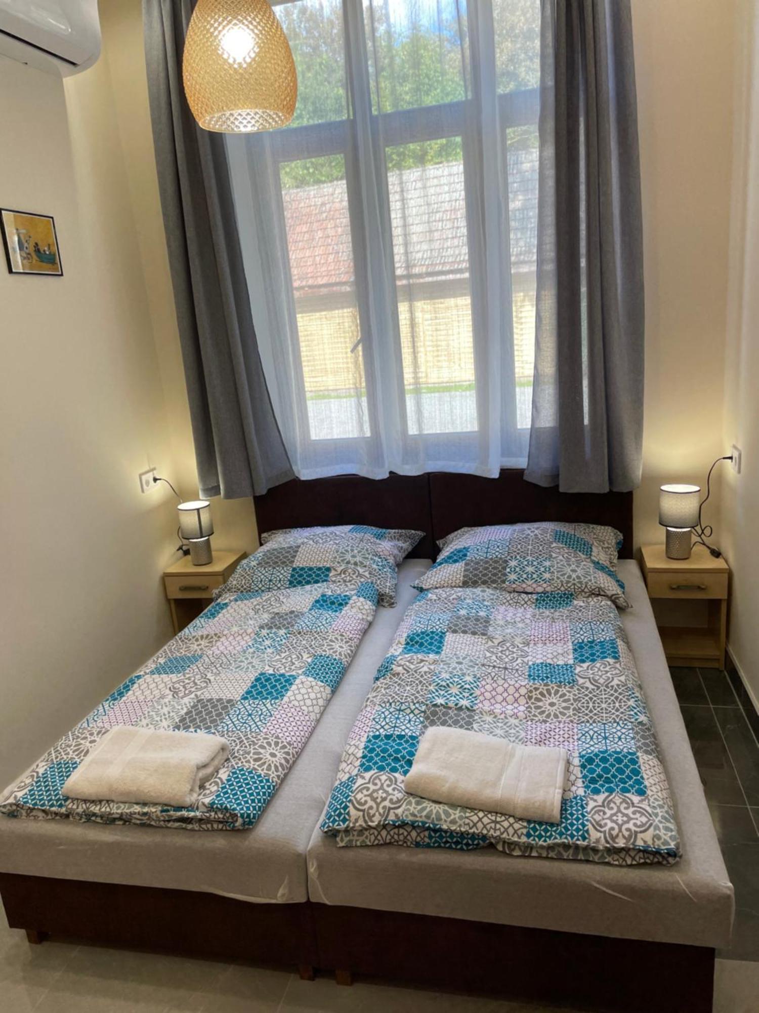 Kovacs Apartmanhaz Кишкунхалаш Стая снимка
