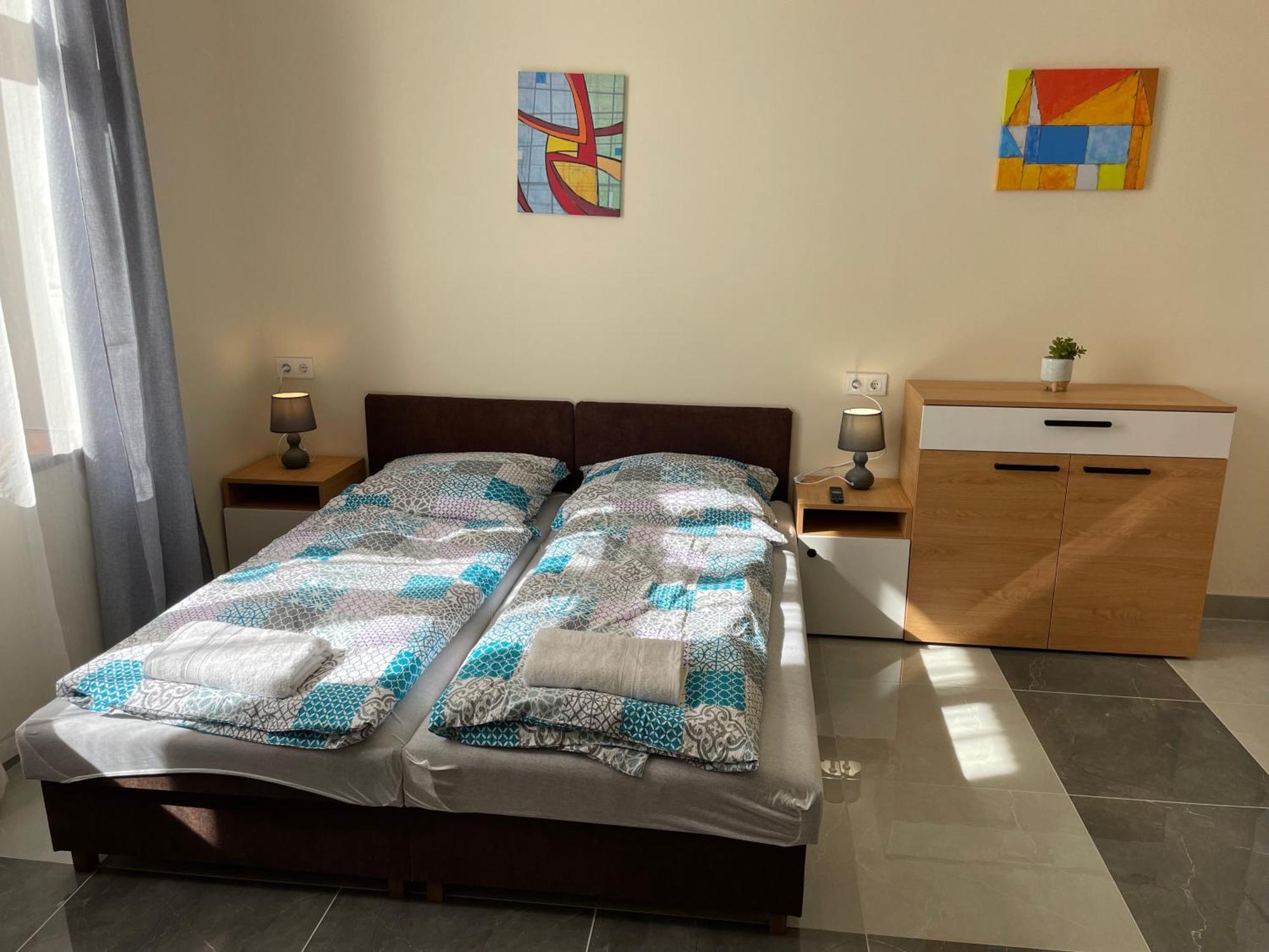 Kovacs Apartmanhaz Кишкунхалаш Стая снимка
