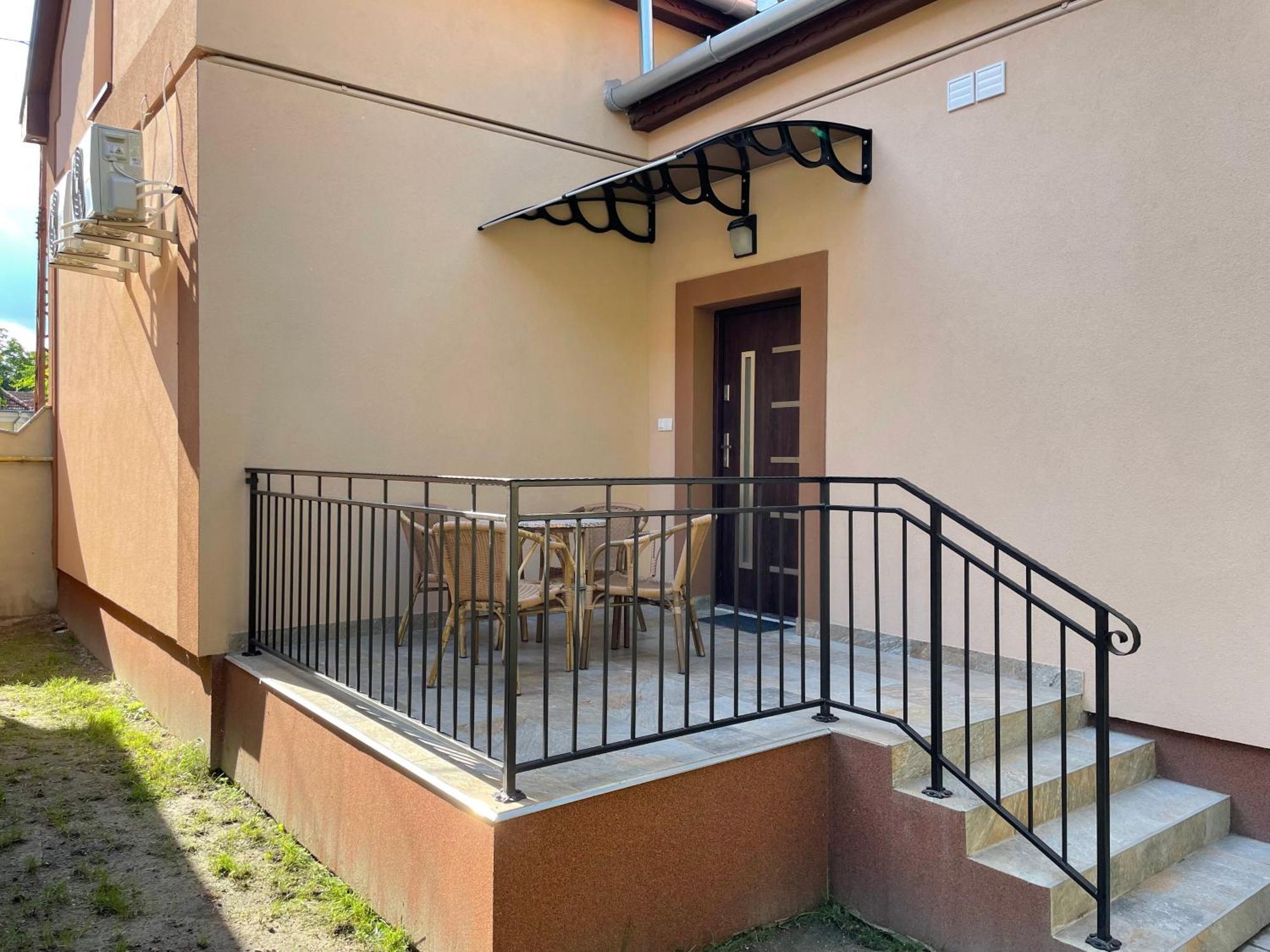 Kovacs Apartmanhaz Кишкунхалаш Стая снимка