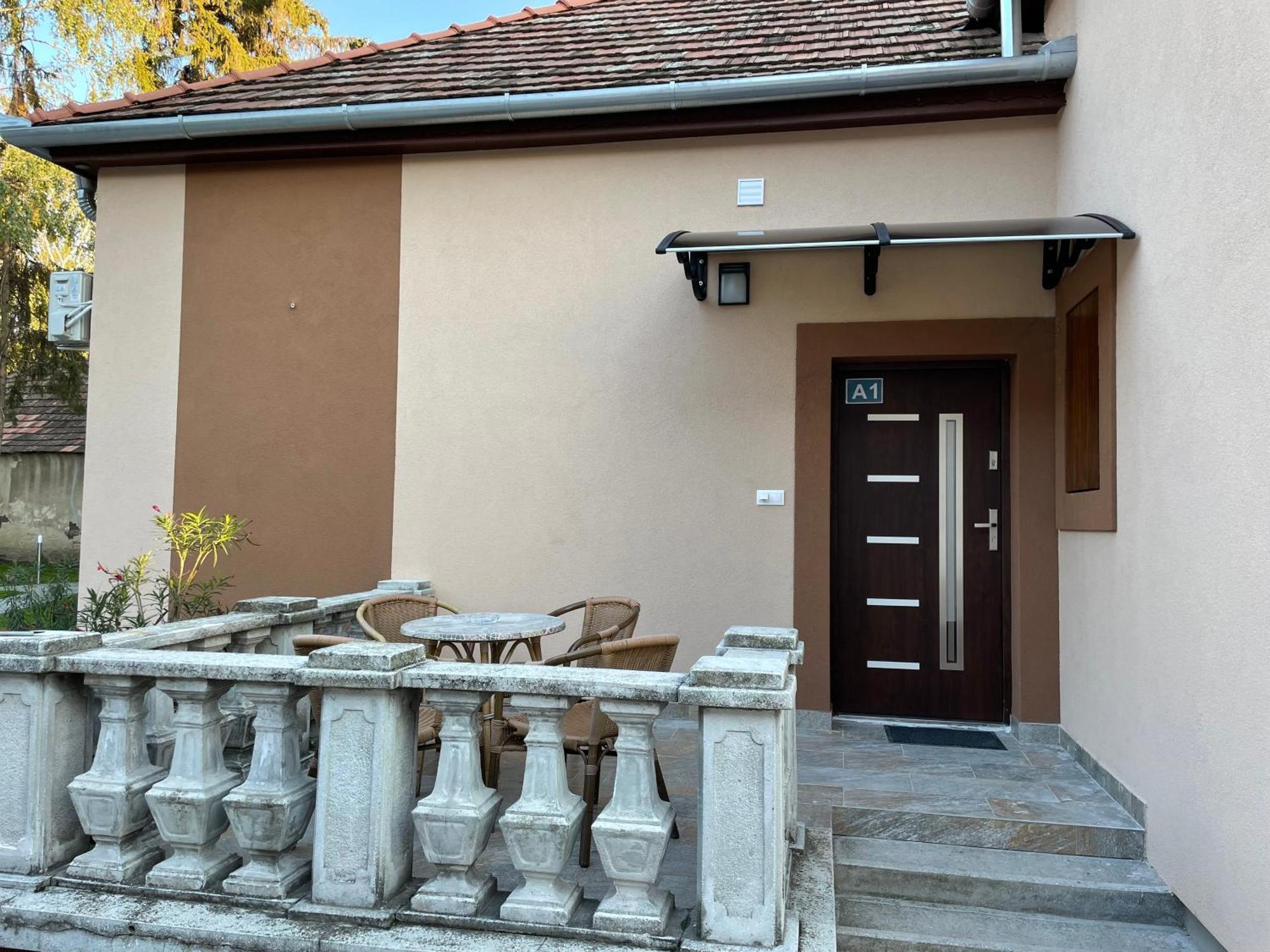 Kovacs Apartmanhaz Кишкунхалаш Стая снимка